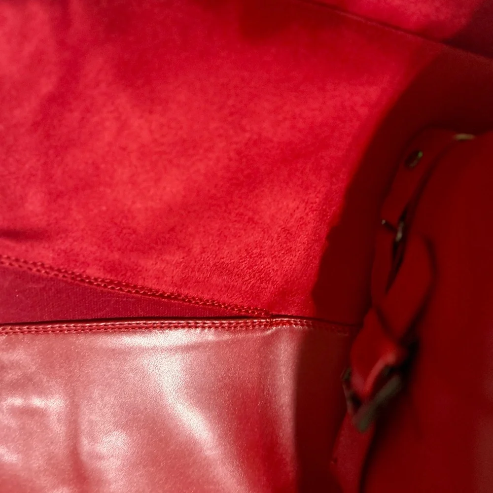 Red - Picture 6 of 7